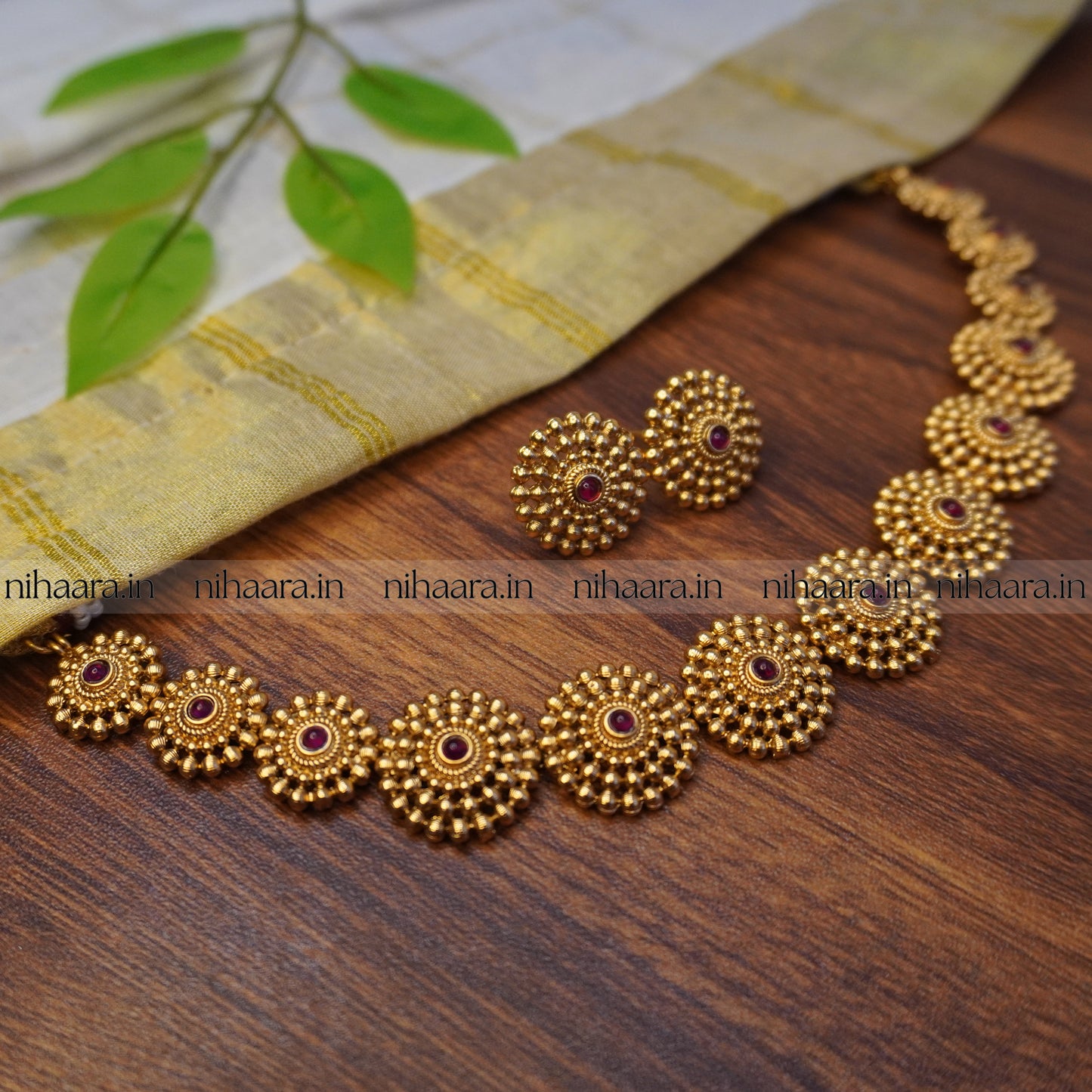 Antique Gold Kumud Necklace Set - Red NA745