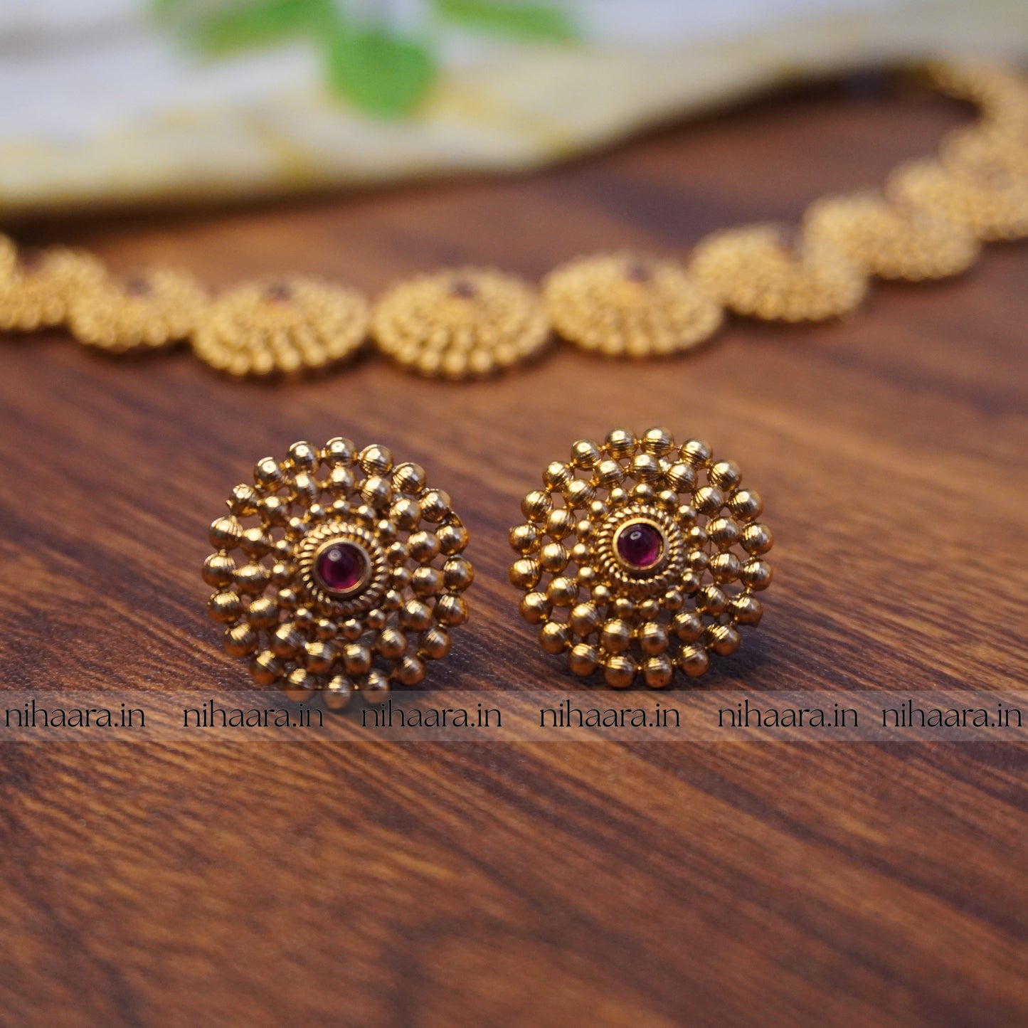 Antique Gold Kumud Necklace Set - Red NA745