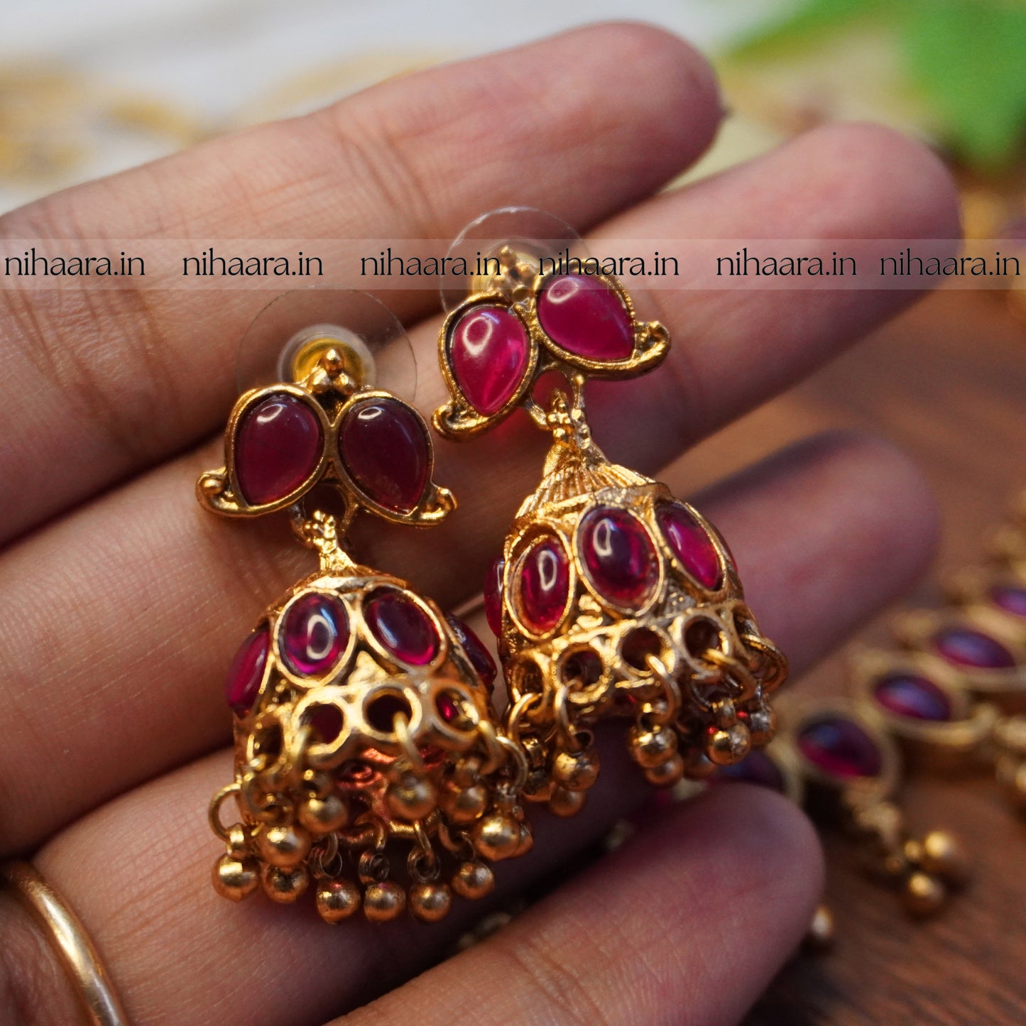 Gold Varsha Kemp Necklace Set - Red NA748