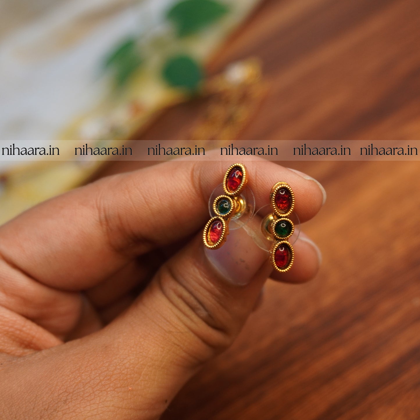 Gold Chilanka Choker Set - Red & Green NA758