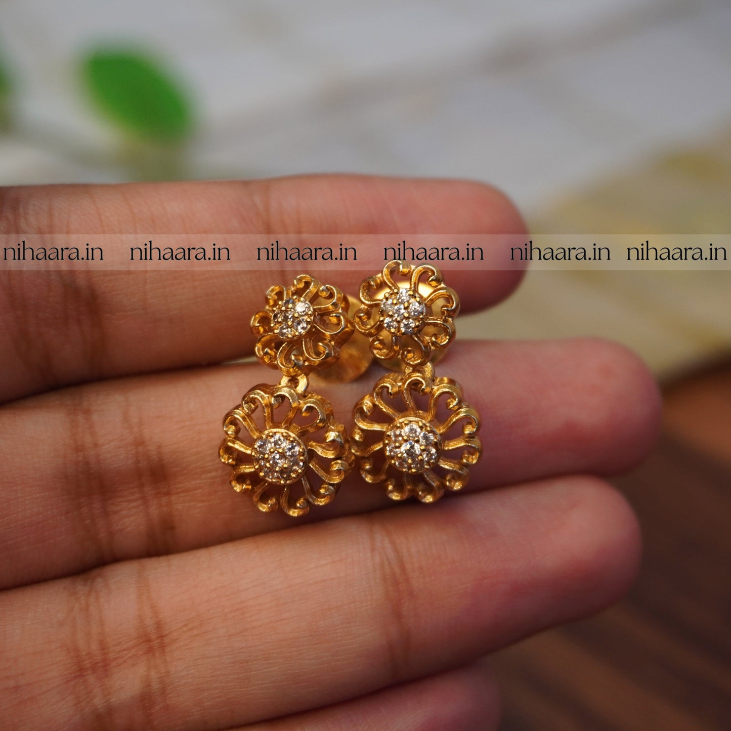 Gold Kamalam Necklace Set - White NA736