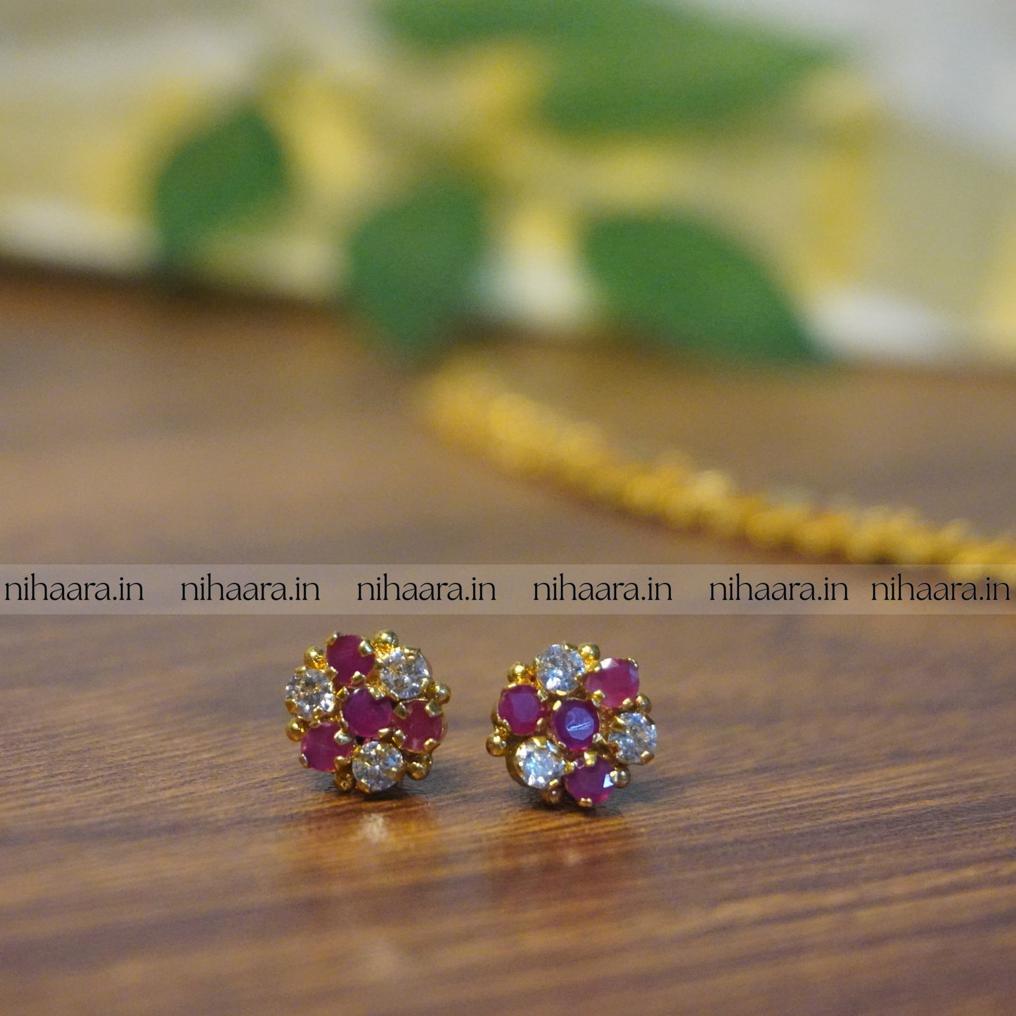 Gold Alankritha Necklace Set - White & Red NA764