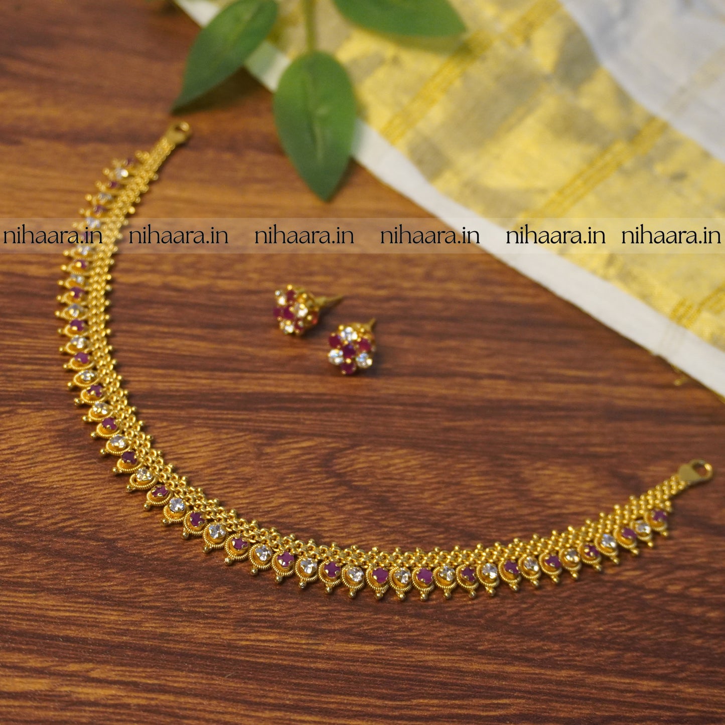 Gold Alankritha Necklace Set - White & Red NA764